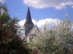 Logo2022 Tisch mittendrin www